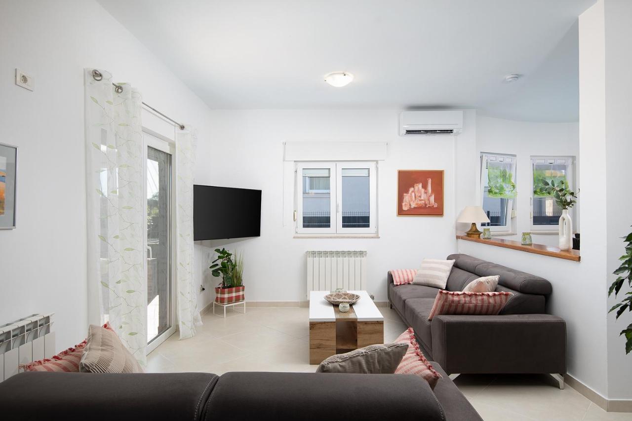 Villa Papillon - Top Ausgestattete Ferienoase Pula Ngoại thất bức ảnh